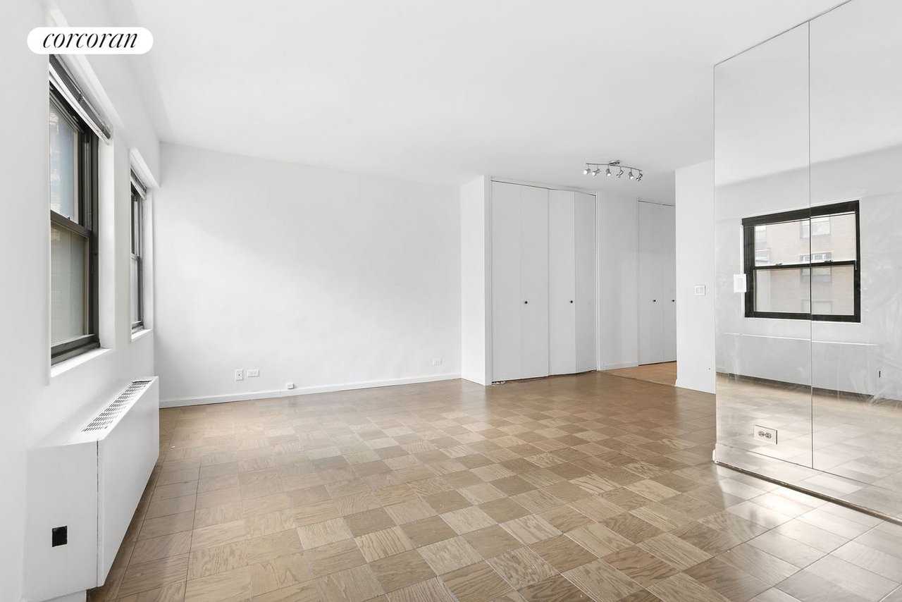 58 West 58th Street Unit: 15D