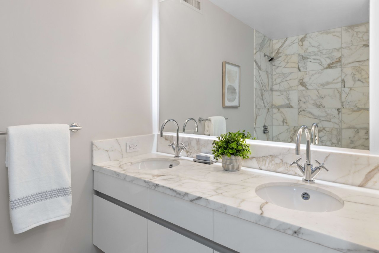 Just-Renovated Pacific Heights Condo With Southern Views