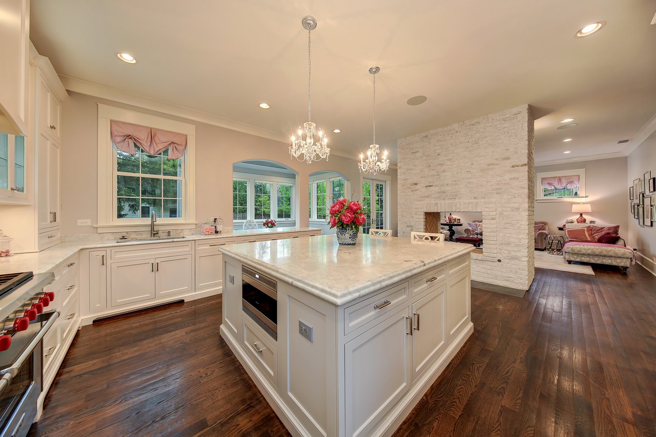 Impeccable Craftsmanship In This Sophisticated Modern Home