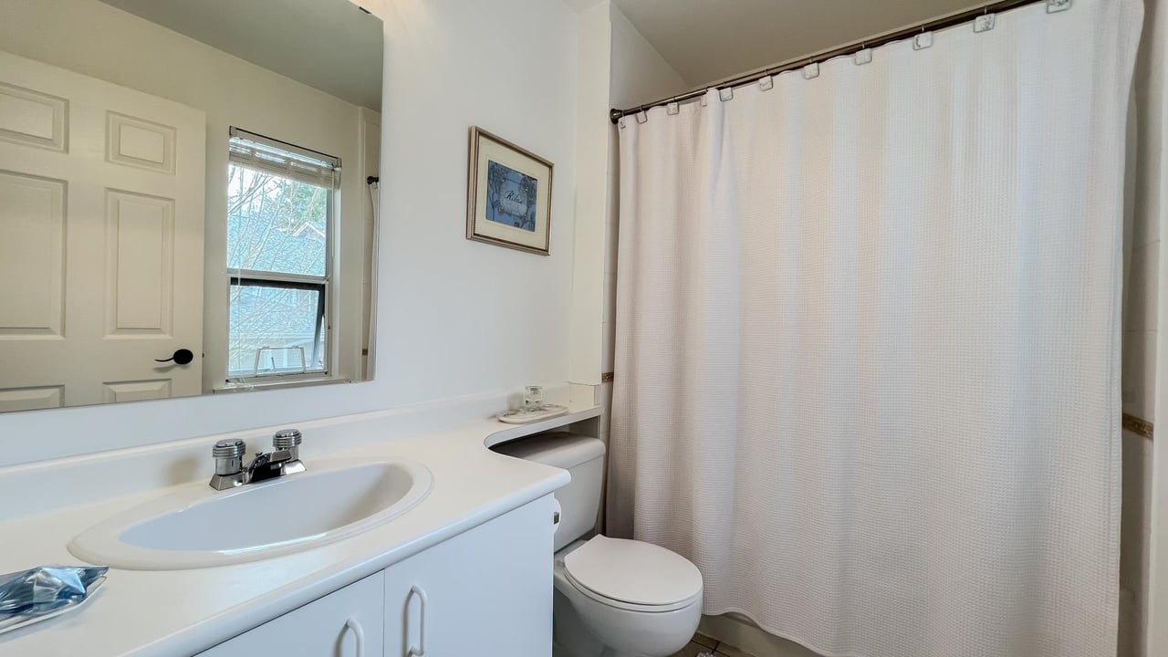 53-650 Roche Point Dr
