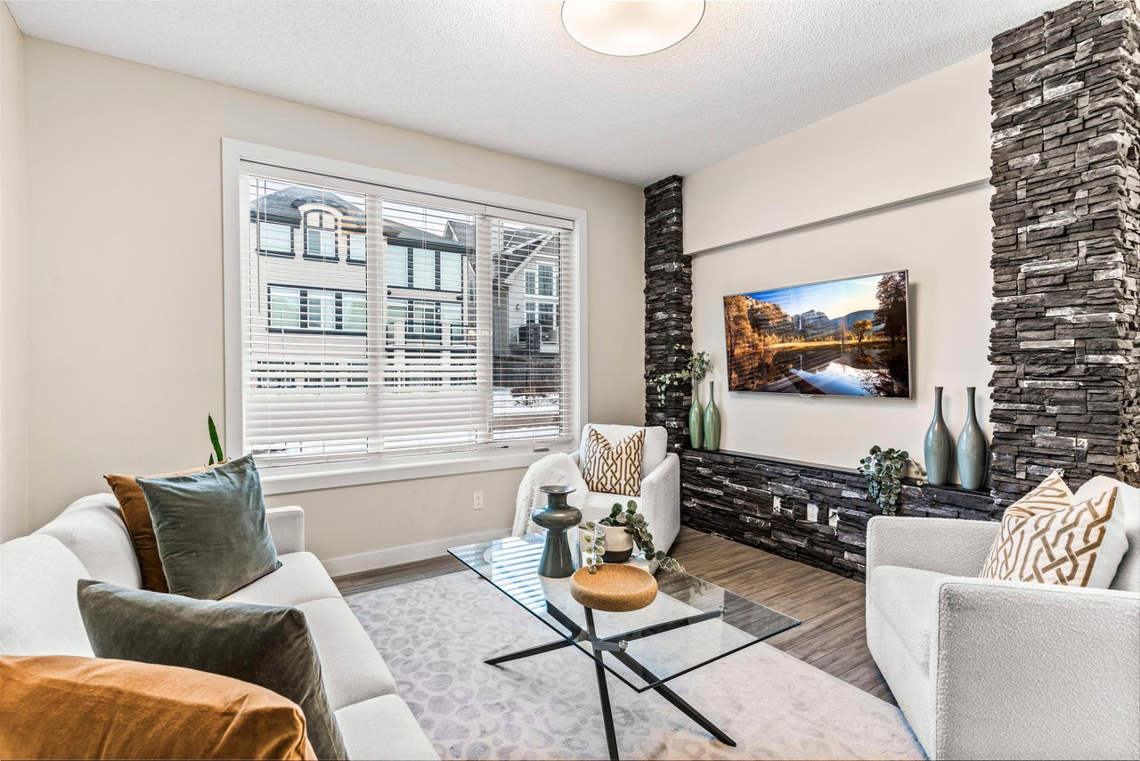 208 Mahogany Bay SE