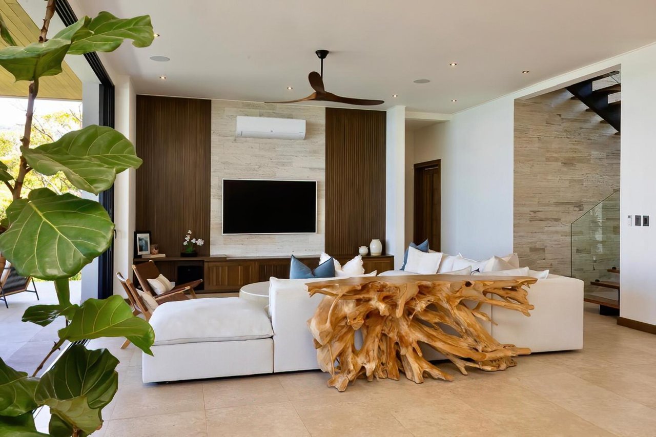 Solar Powered Oceanview Estate, Dominical, Puntarenas