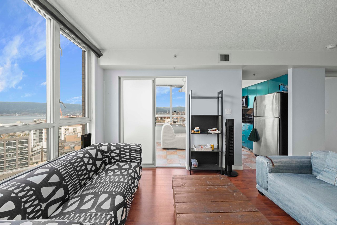 1905-63 Keefer Pl