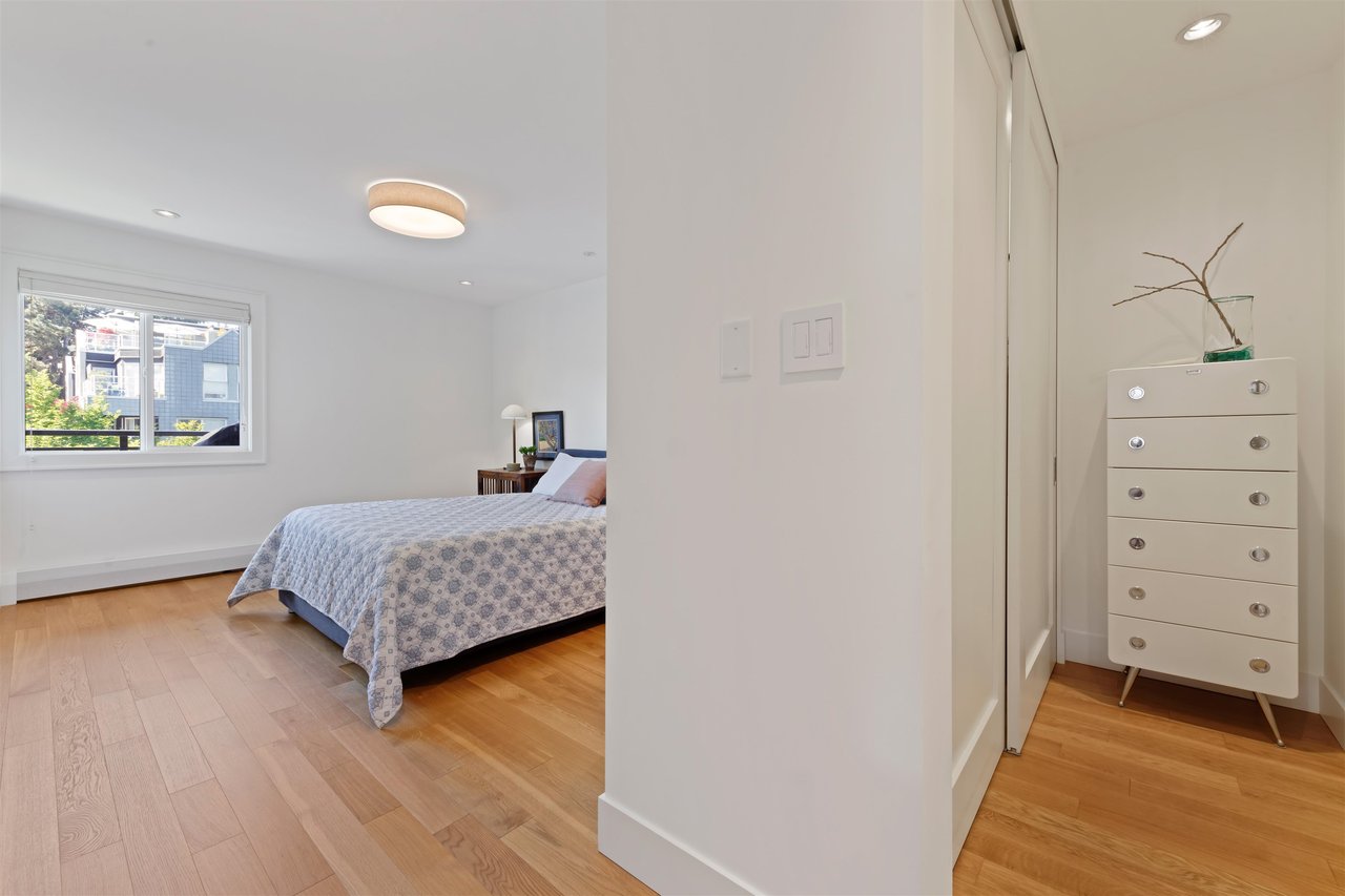 301-2255 York Ave