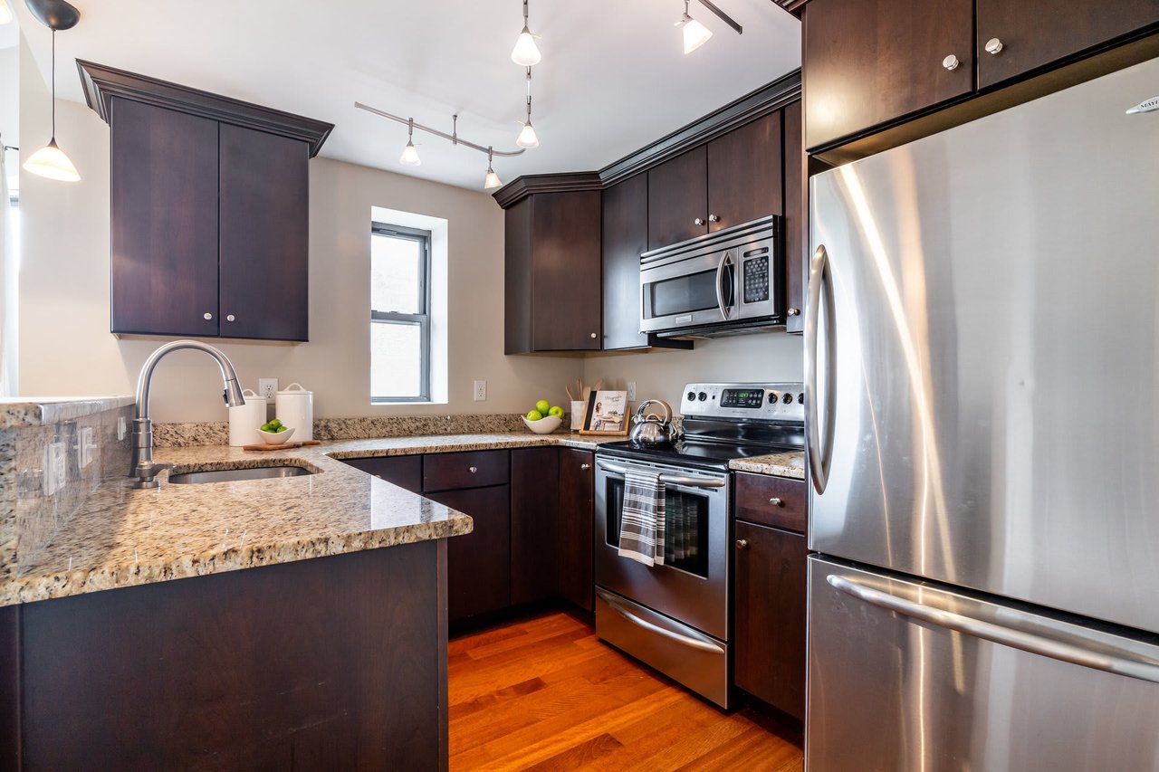 636 Beacon Street, Unit 606