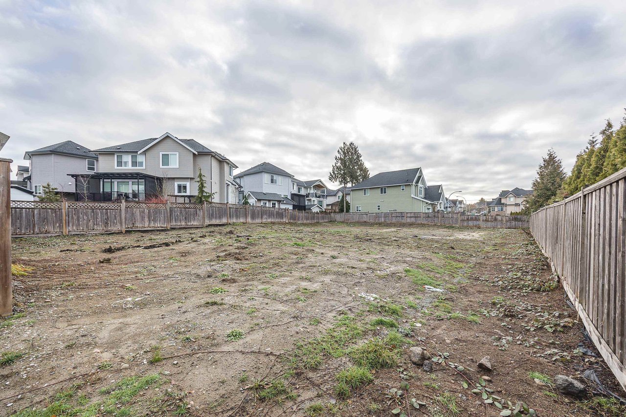 18310 68 Ave