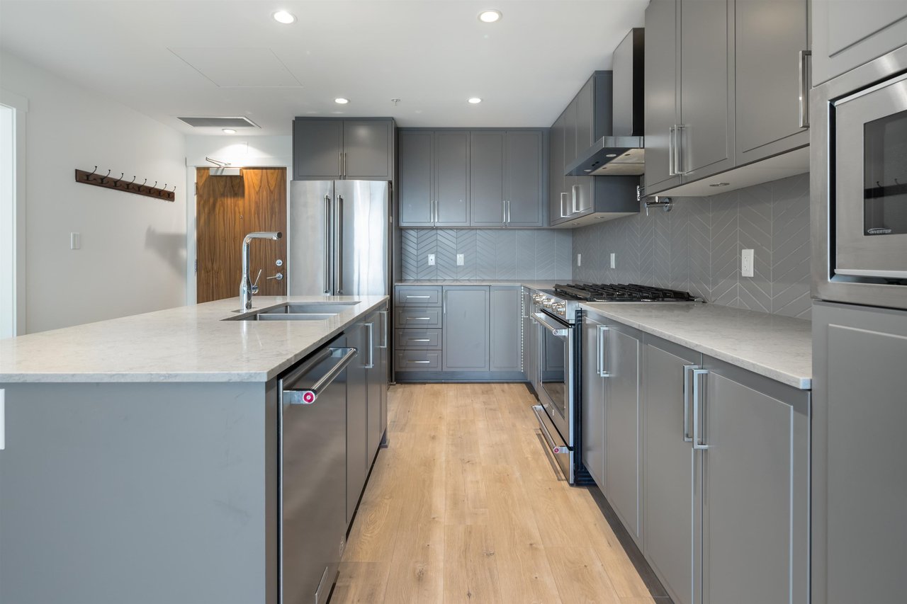 402-4477 Hastings St