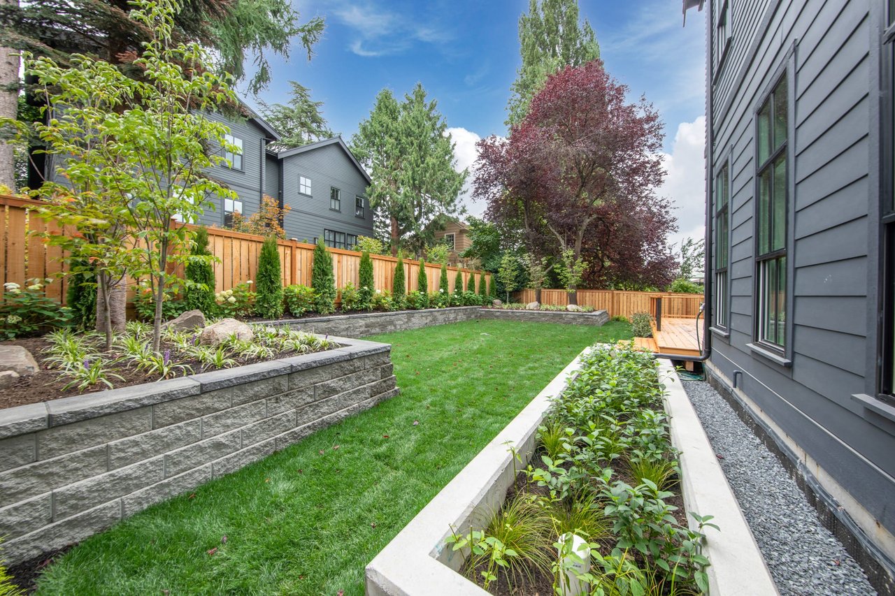 6850 39th Ave NE