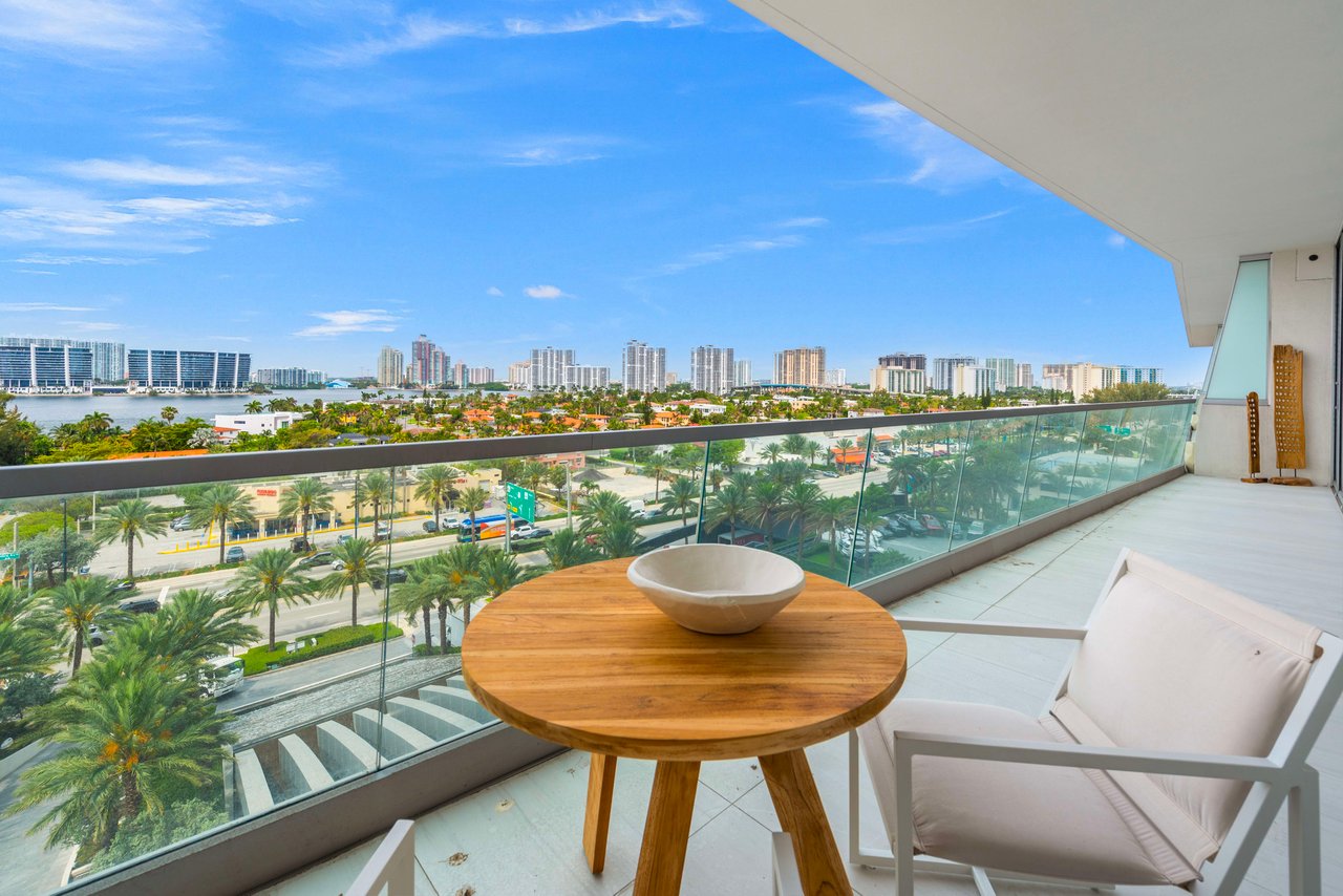 18501 Collins Ave Unit: 703