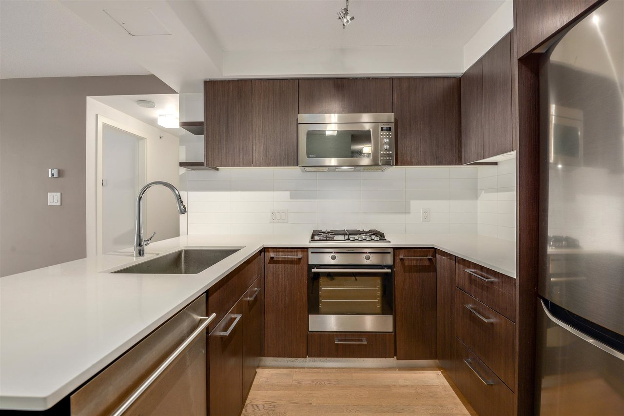 302-7988 Ackroyd Rd