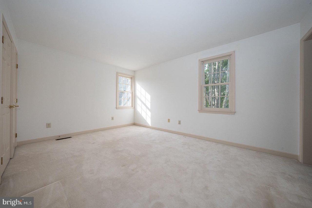 25 Autumn Hill Ln