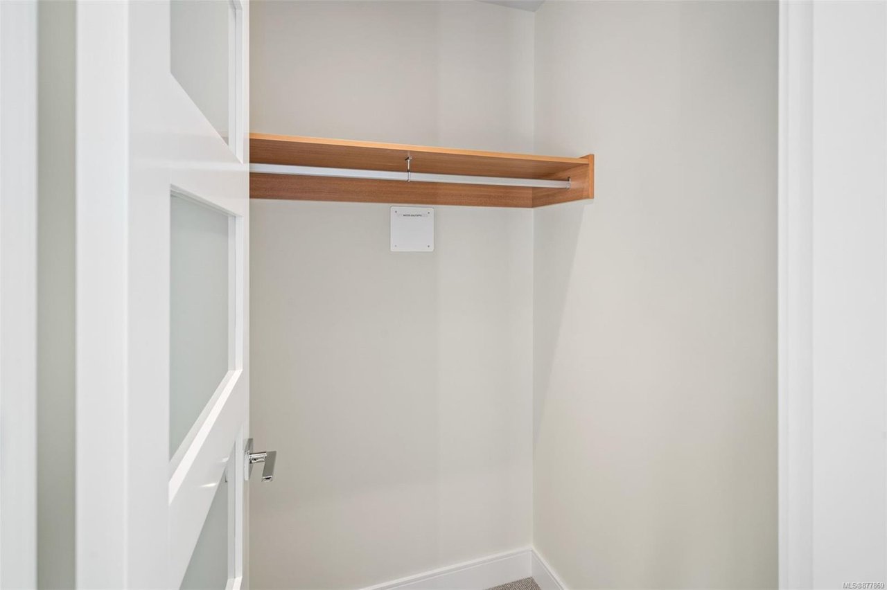 N212-1105 Pandora Ave