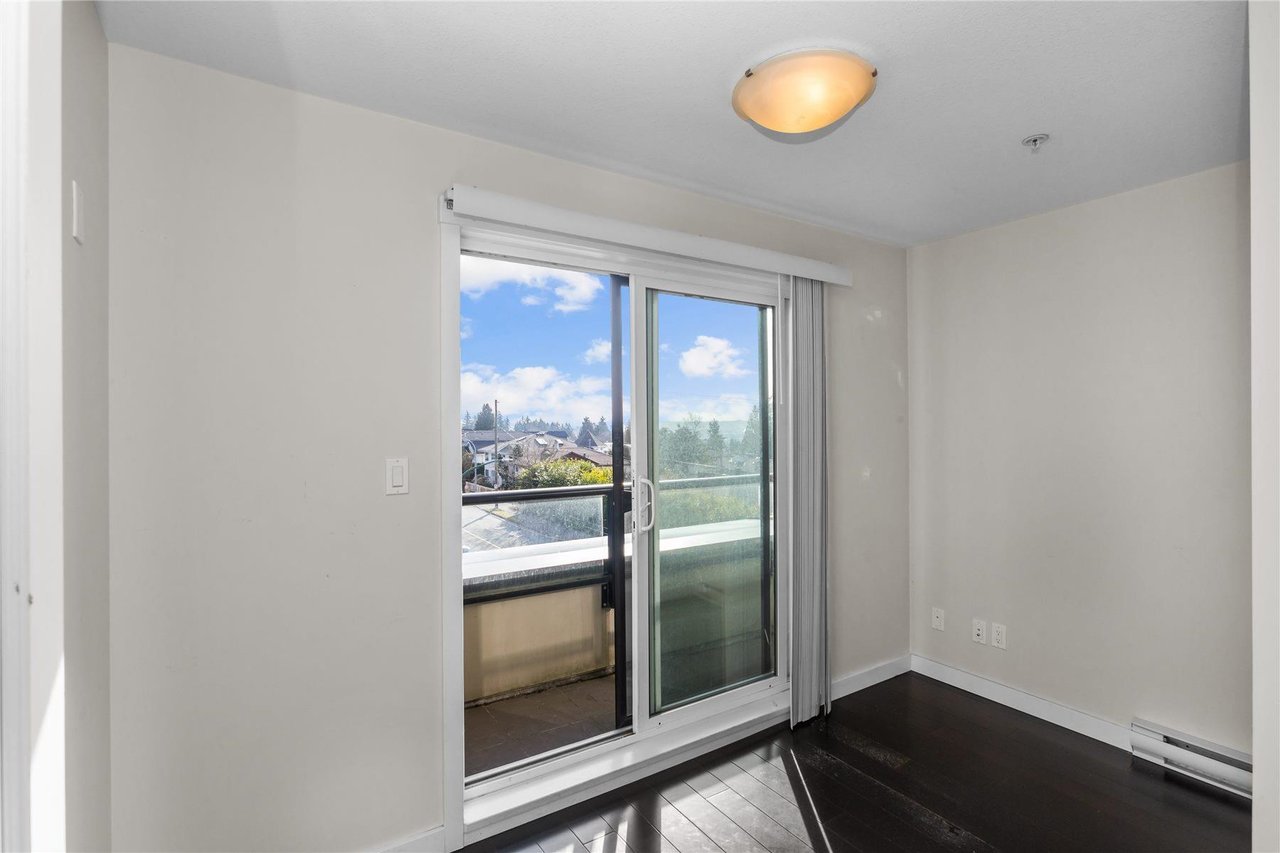 305-7777 Royal Oak Ave