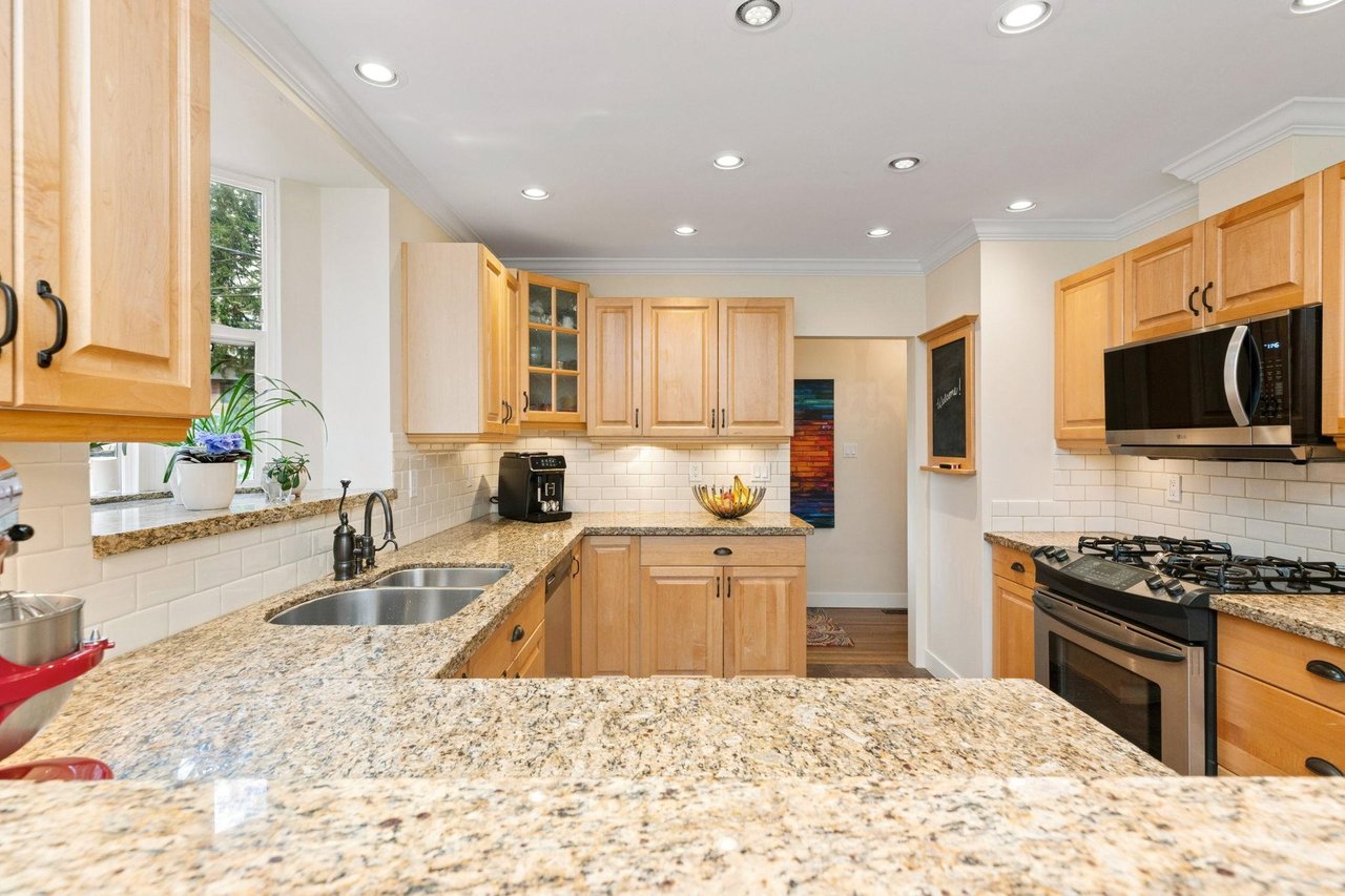 1501 Marine Cres