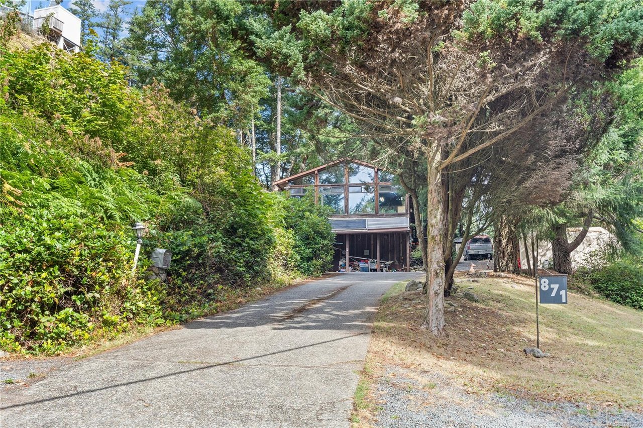871 Walfred Rd