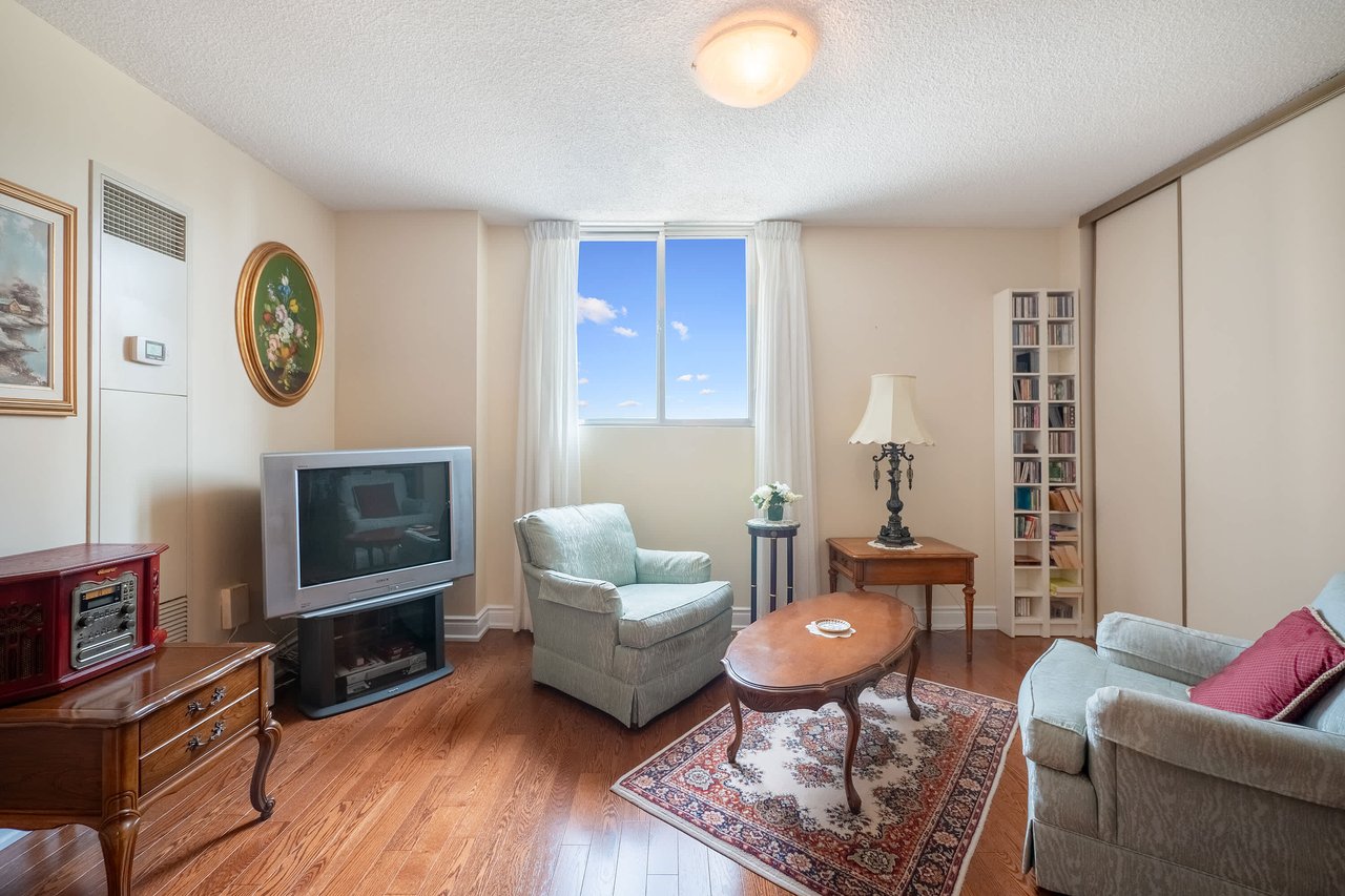 820 Burnhamthorpe Road #702