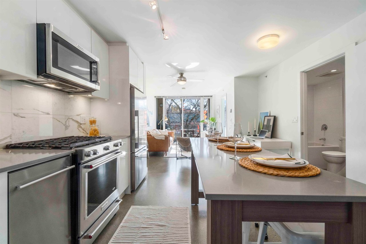 303-231 E Pender Street, Vancouver