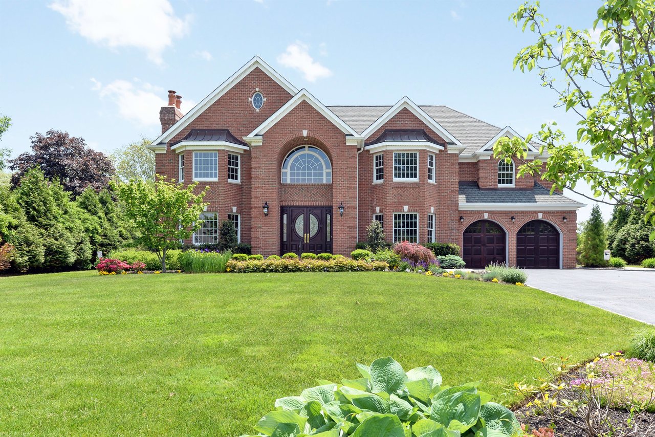 Buying a Home in Dix Hills