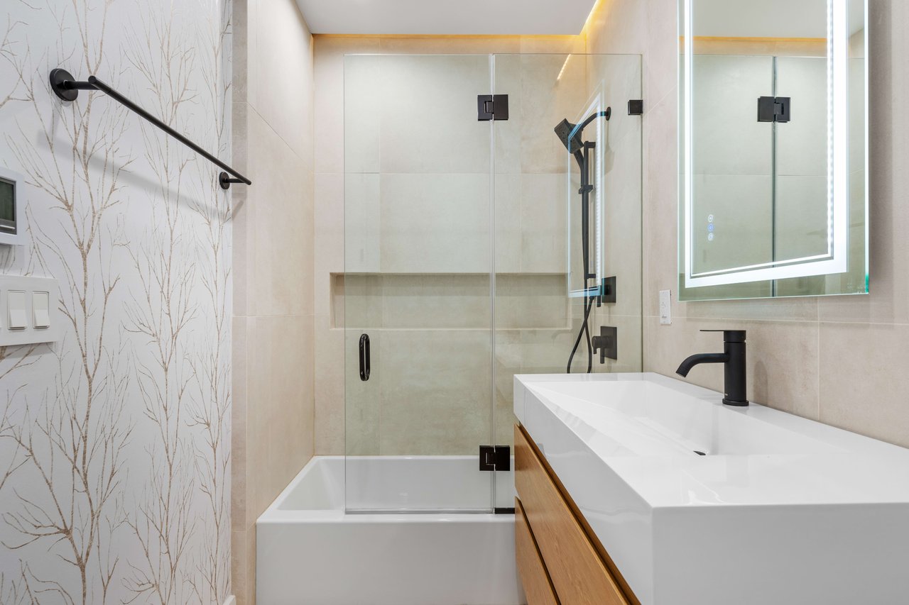 545 Lexington Ave, Unit 2