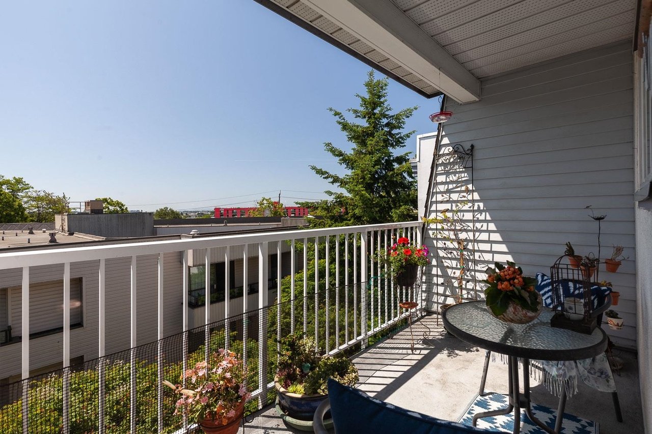 404-8772 SW Marine Dr