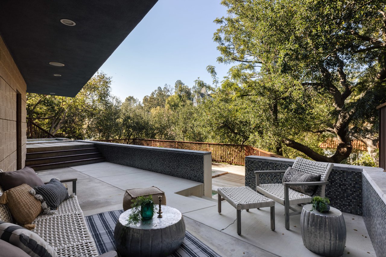 A Mid-Century Treehouse in Beachwood Canyon