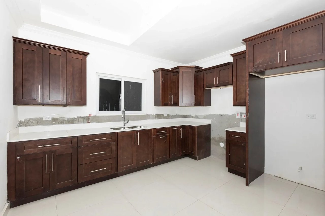 Unit 13, 10 Russell Heights