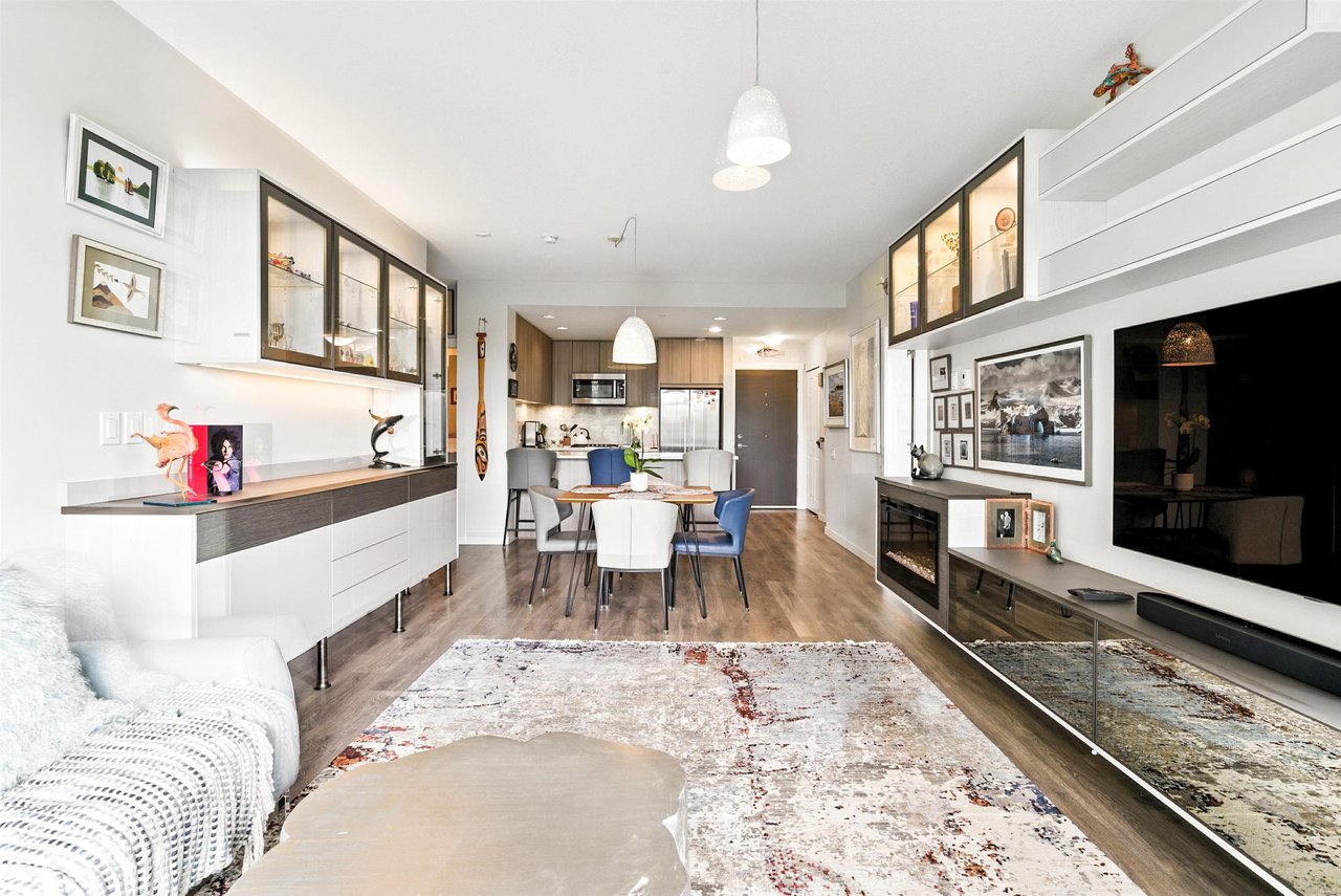 205-3289 Riverwalk Ave