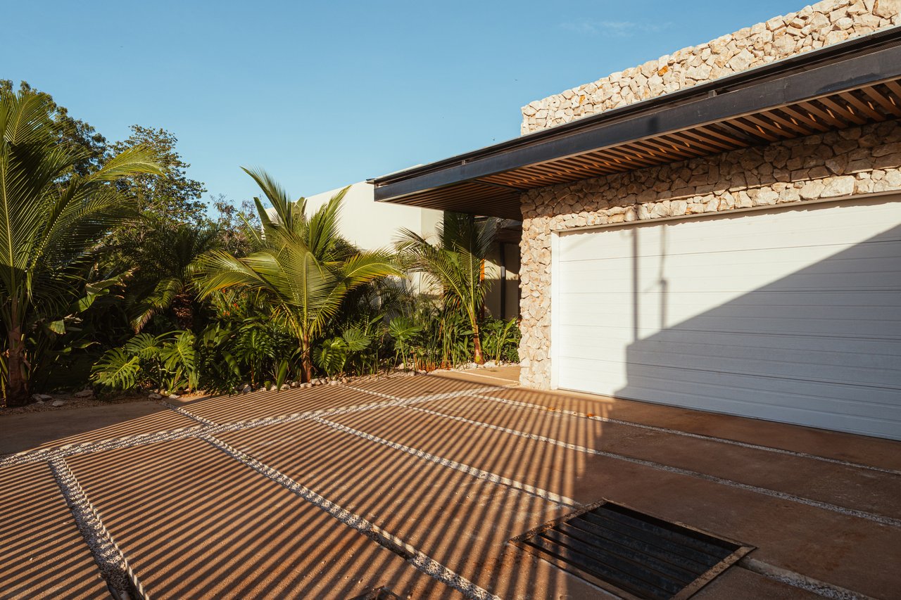Tropical Modern Four Bedroom Home, Tamarindo, Guanacaste