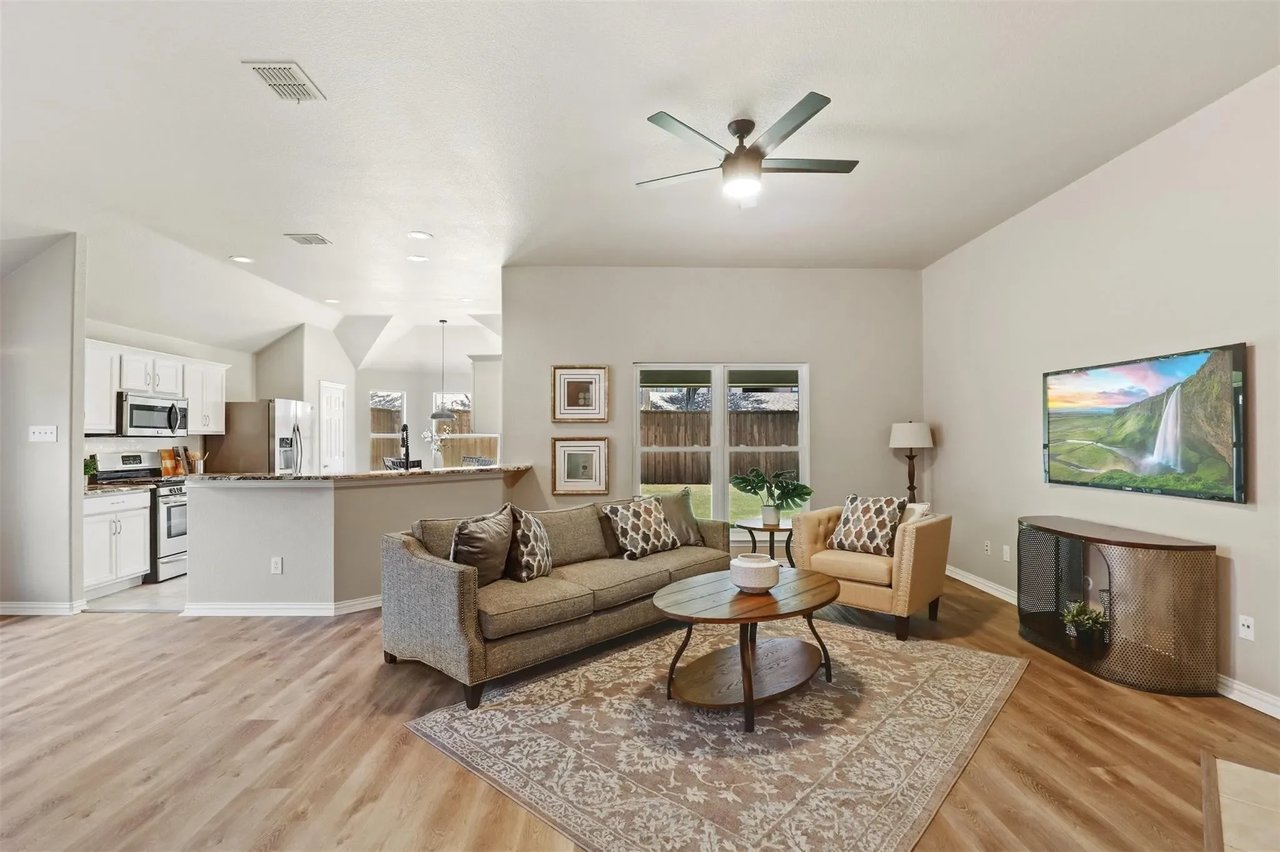 305 Mapleshade Dr