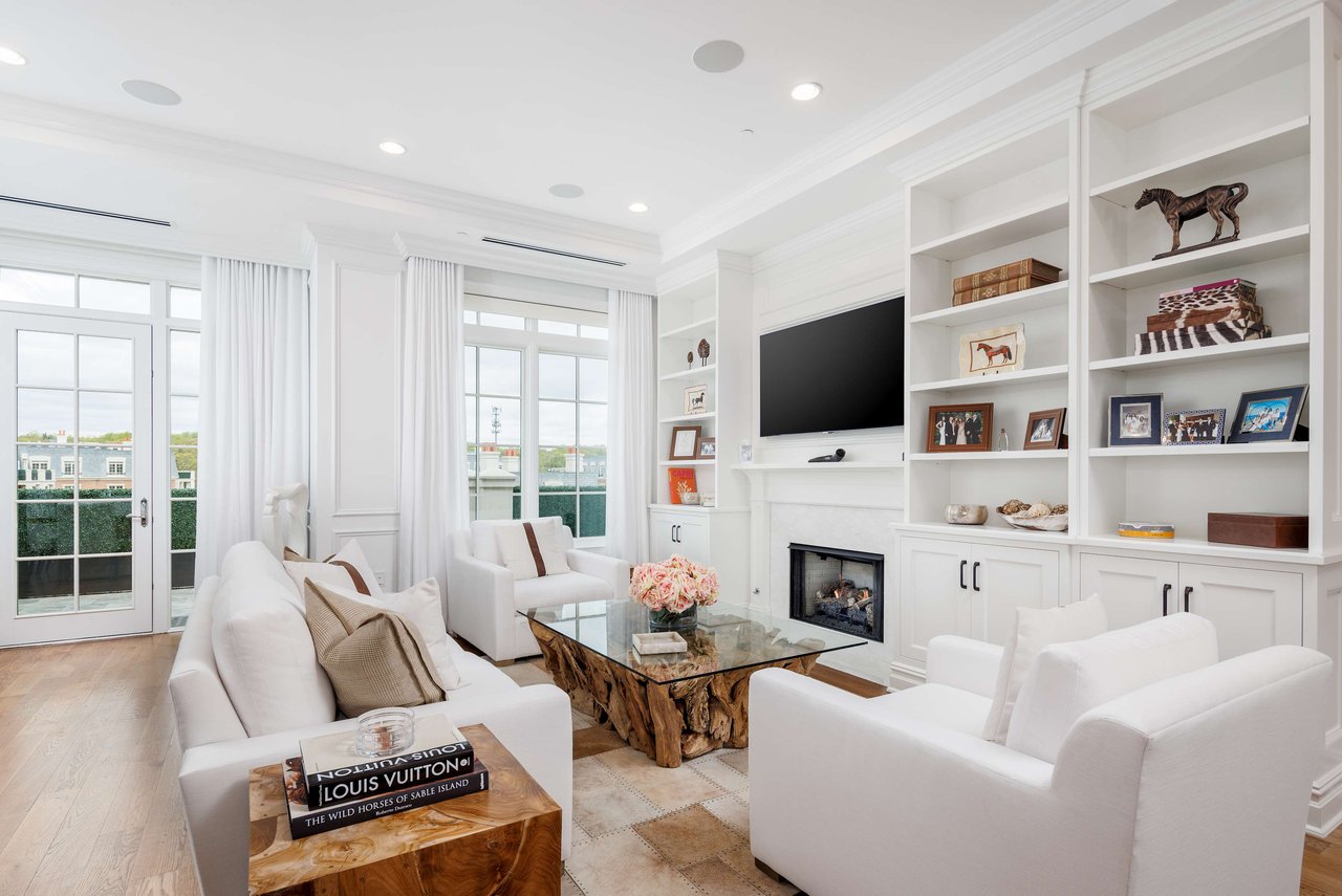 3000 Royal Court, Unit 3306