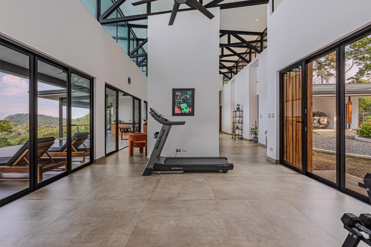 Solar Powered Tropical Villa, Ojochal, Puntarenas
