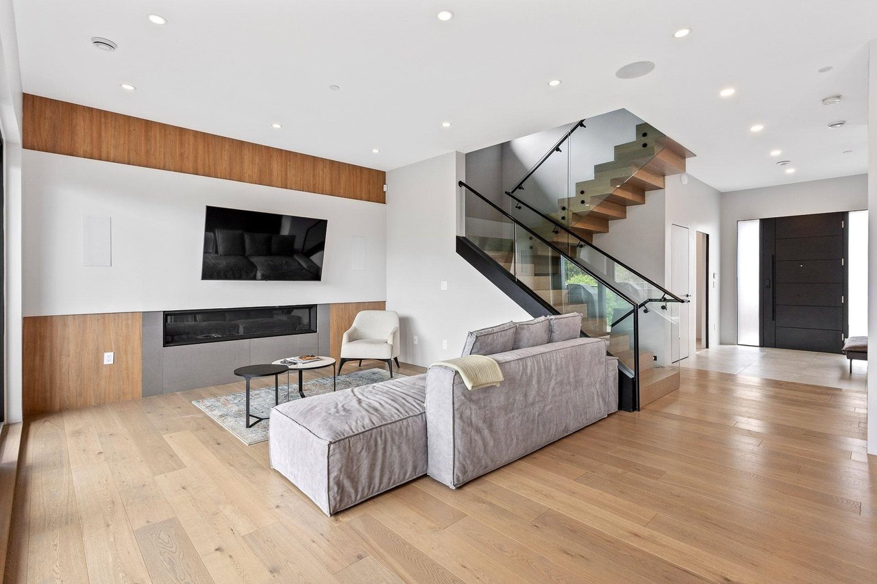 33-3385 Mamquam Rd