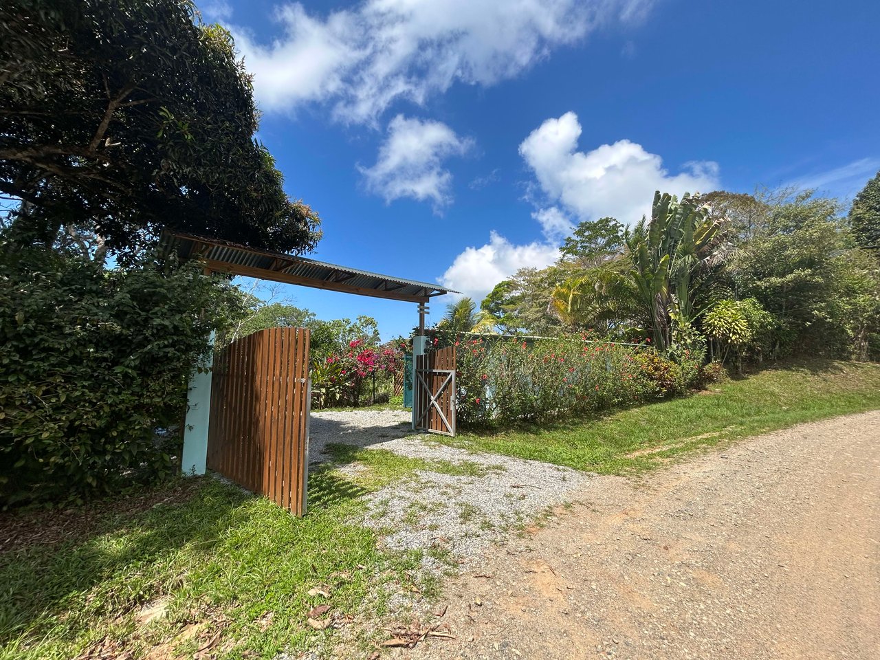 Casa La Luna, Cozy Home in Platanillo on 8 Acres of Land!