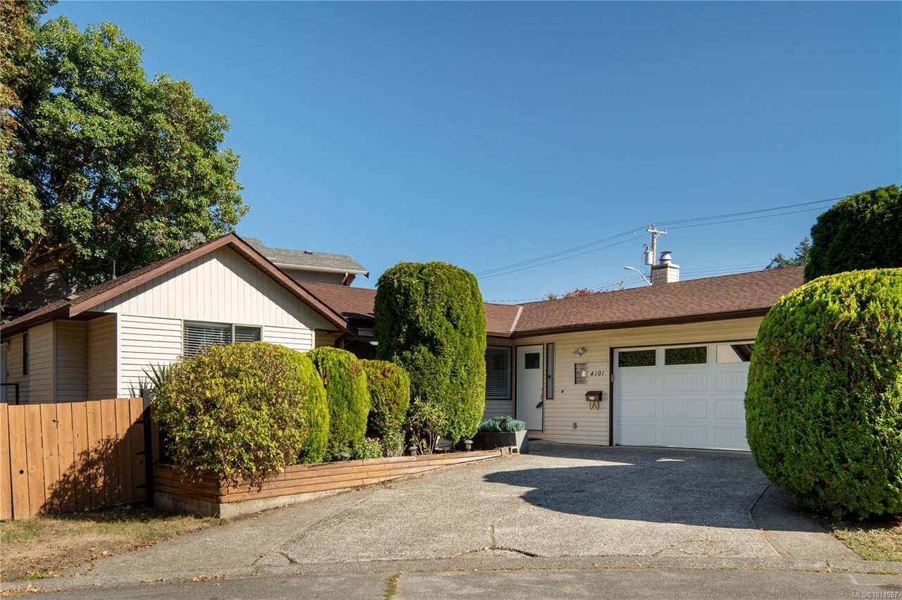4101 Scoones Pl, Saanich