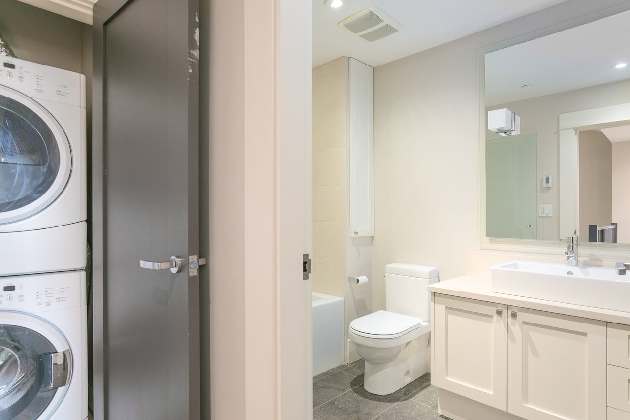 3233 West 3rd Ave, Kitsilano