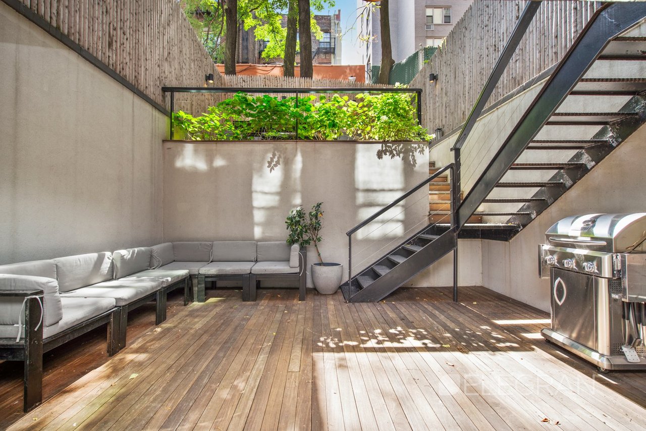 154 W 15TH ST