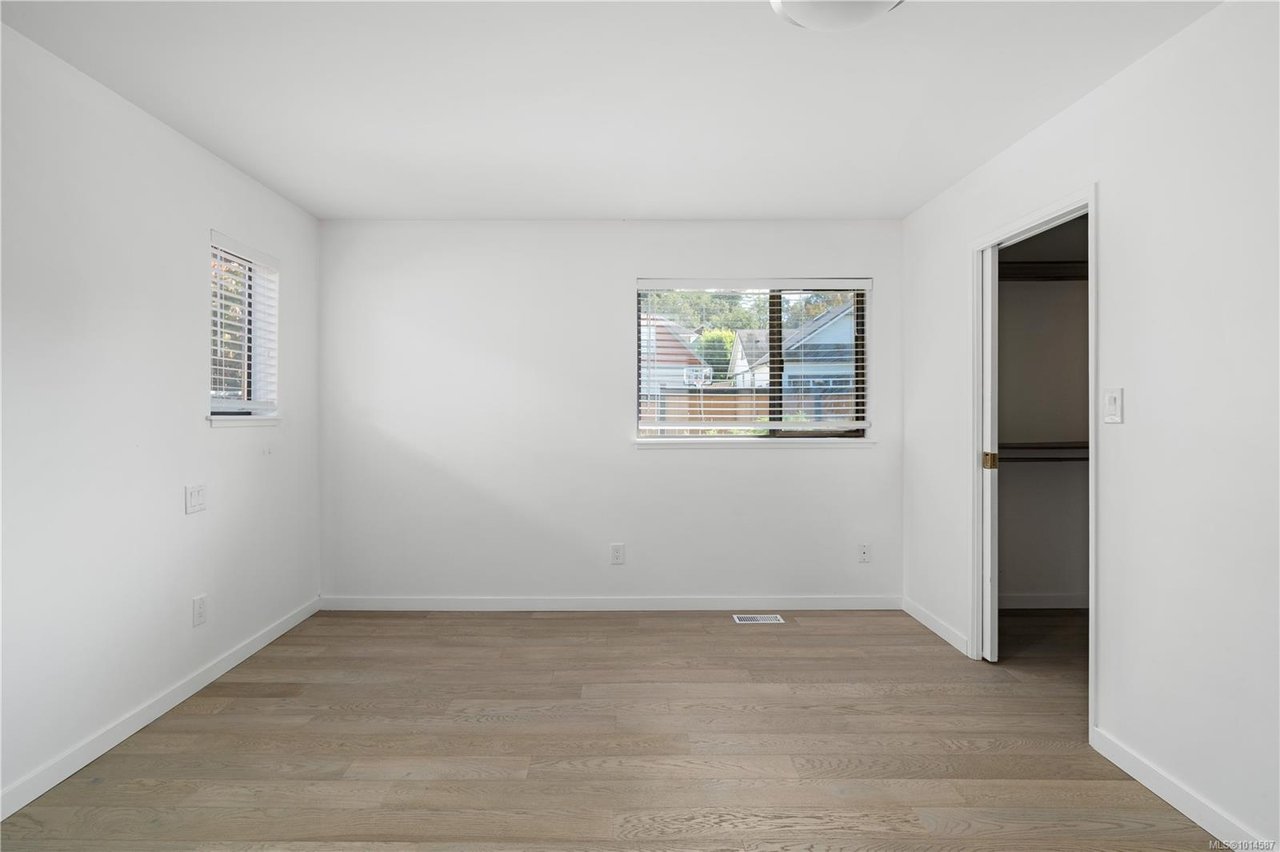 4101 Scoones Pl, Saanich
