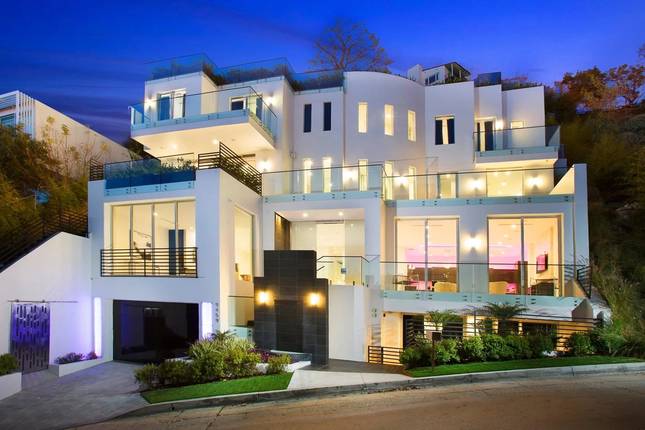 BEVERLY CREST DR