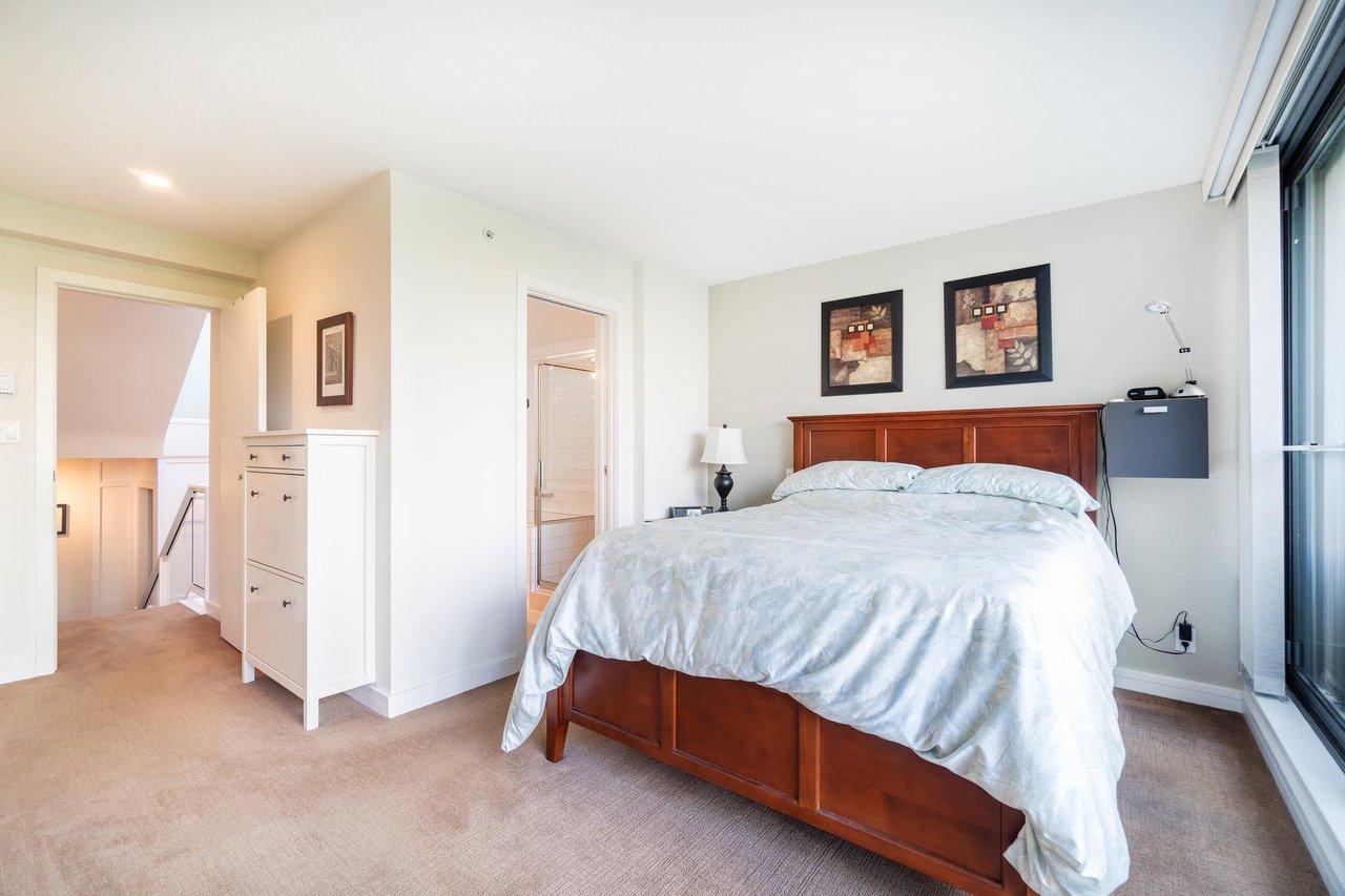 1233 Alberni St