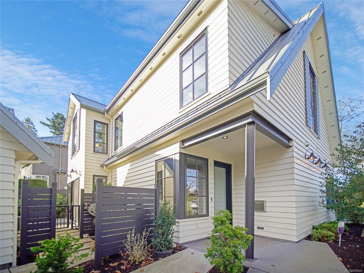 2001 Runnymede Ave