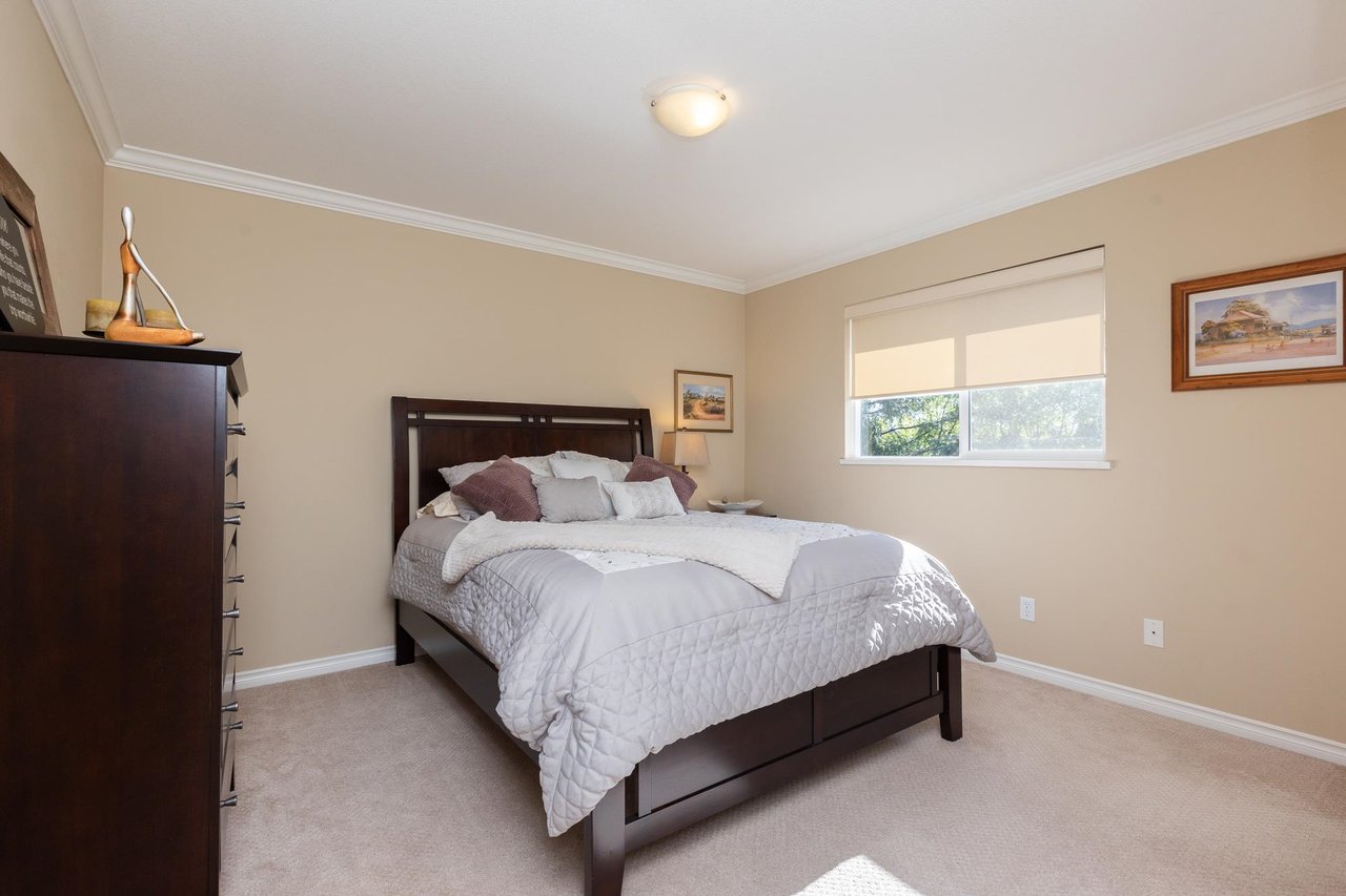 6871 196a St