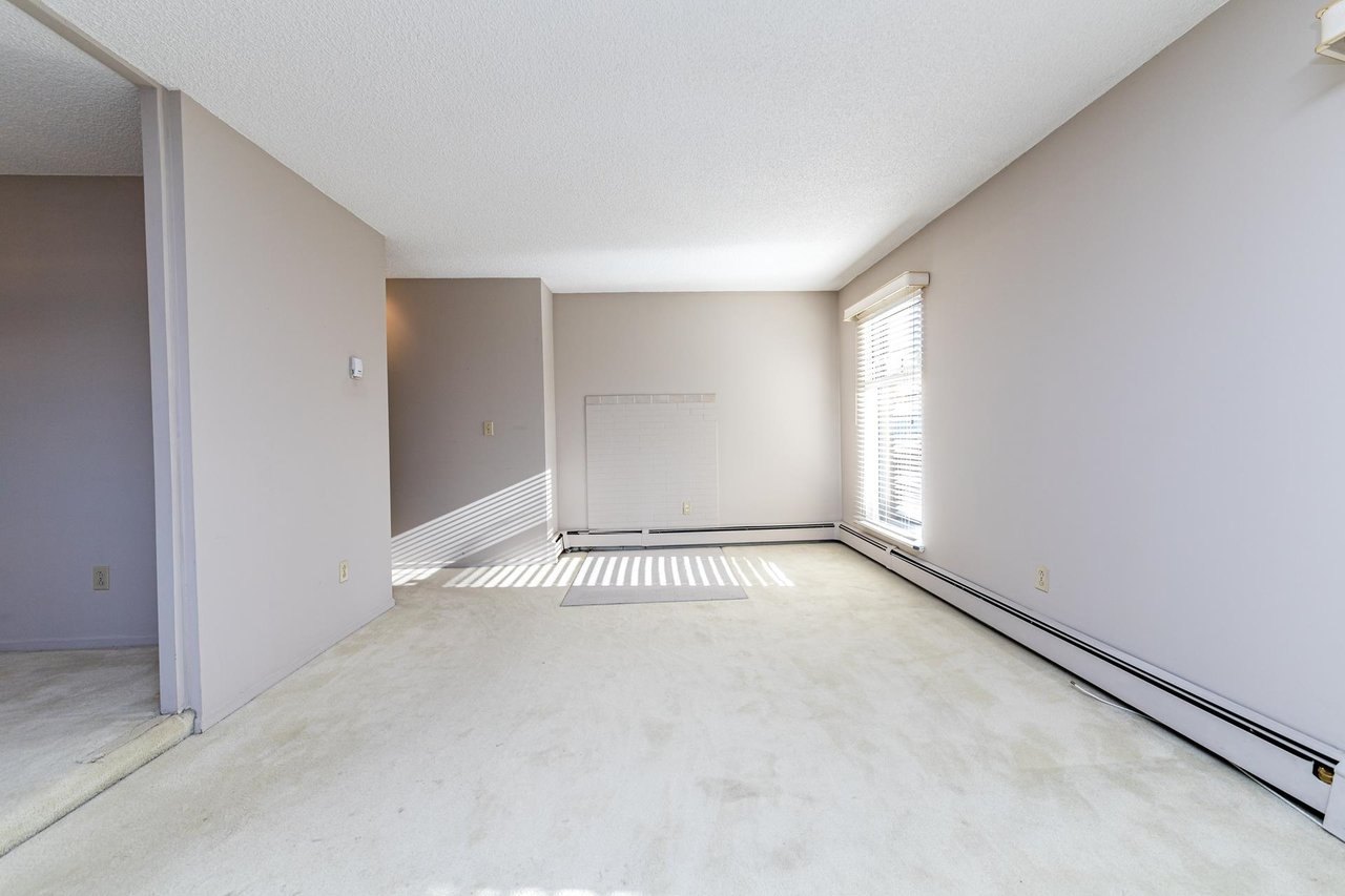 414-2366 Wall St