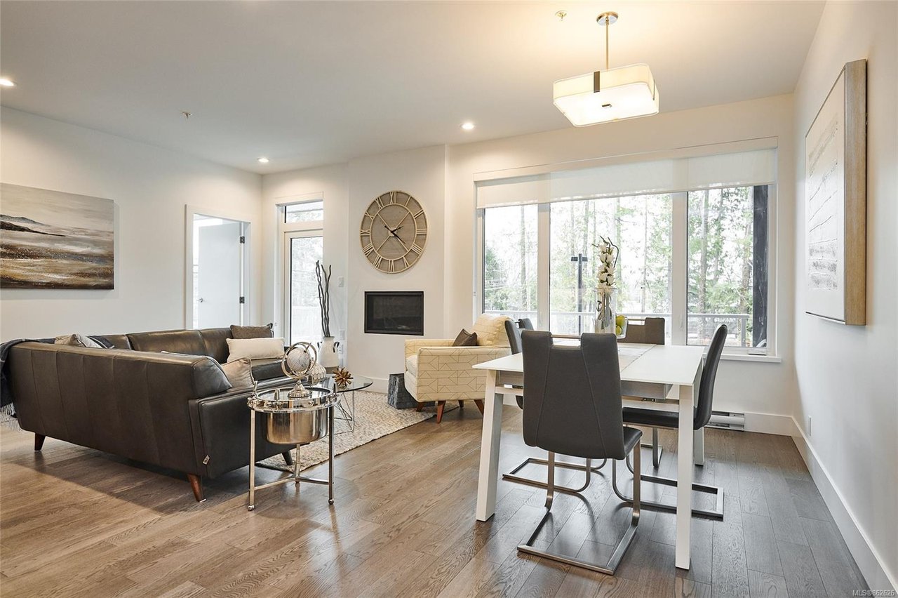 301-10670 McDonald Park Rd, North Saanich