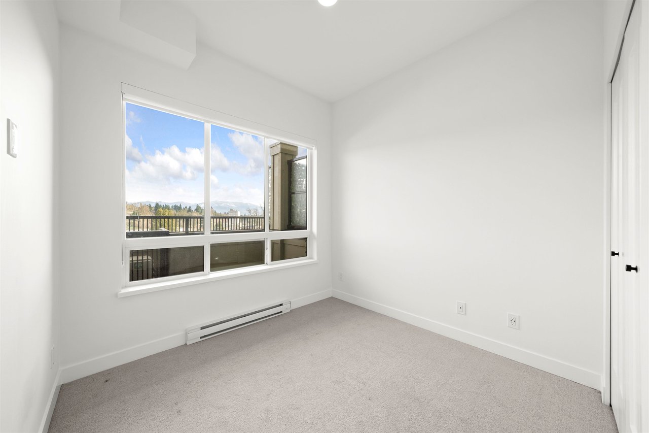 503-2493 Montrose Ave