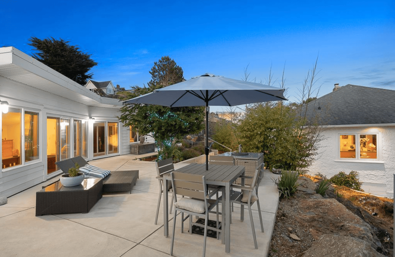 112 Prince Edward Dr 