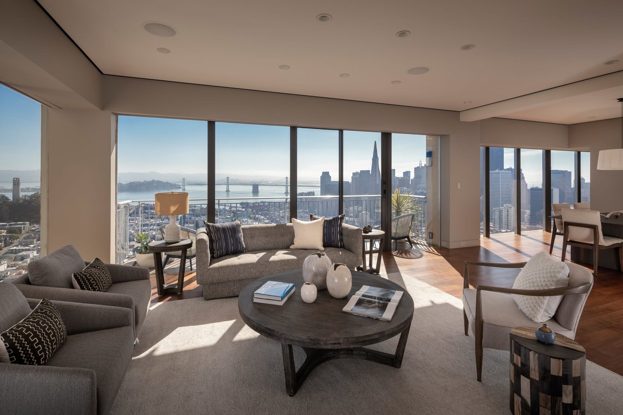 "As New" Contemporary View Apartment