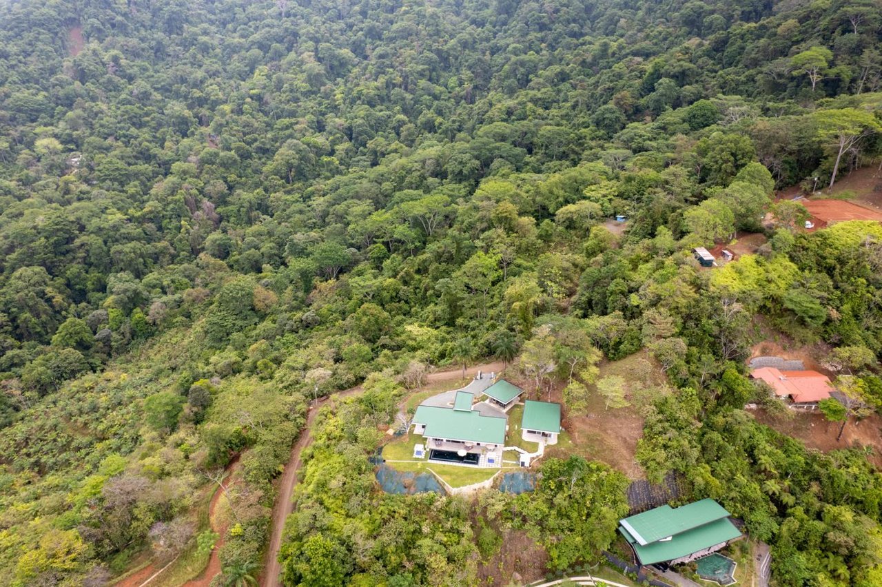 17 Acres Private Estate With Two Homes With Panoramic Views