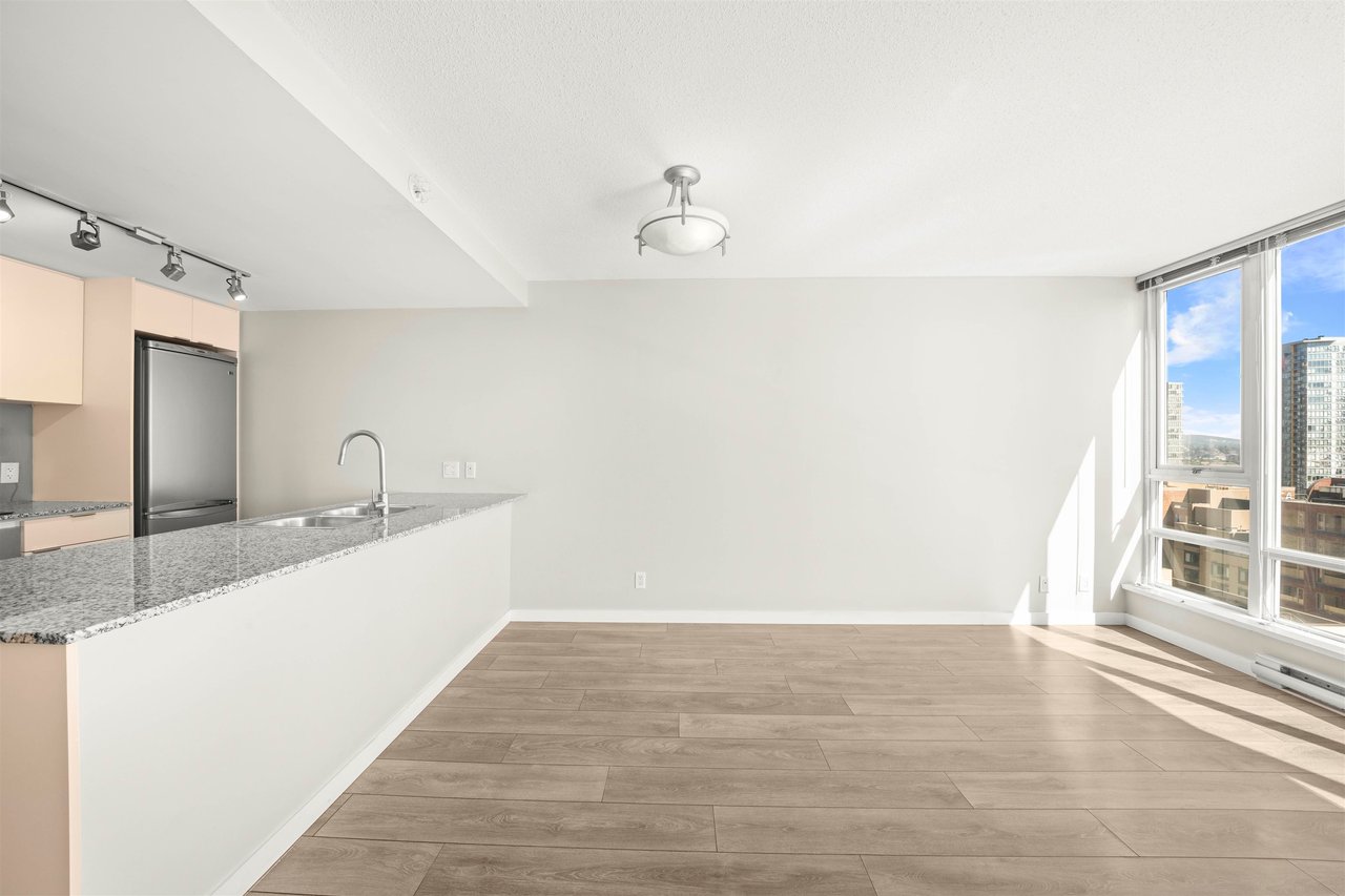 1905-233 Robson St