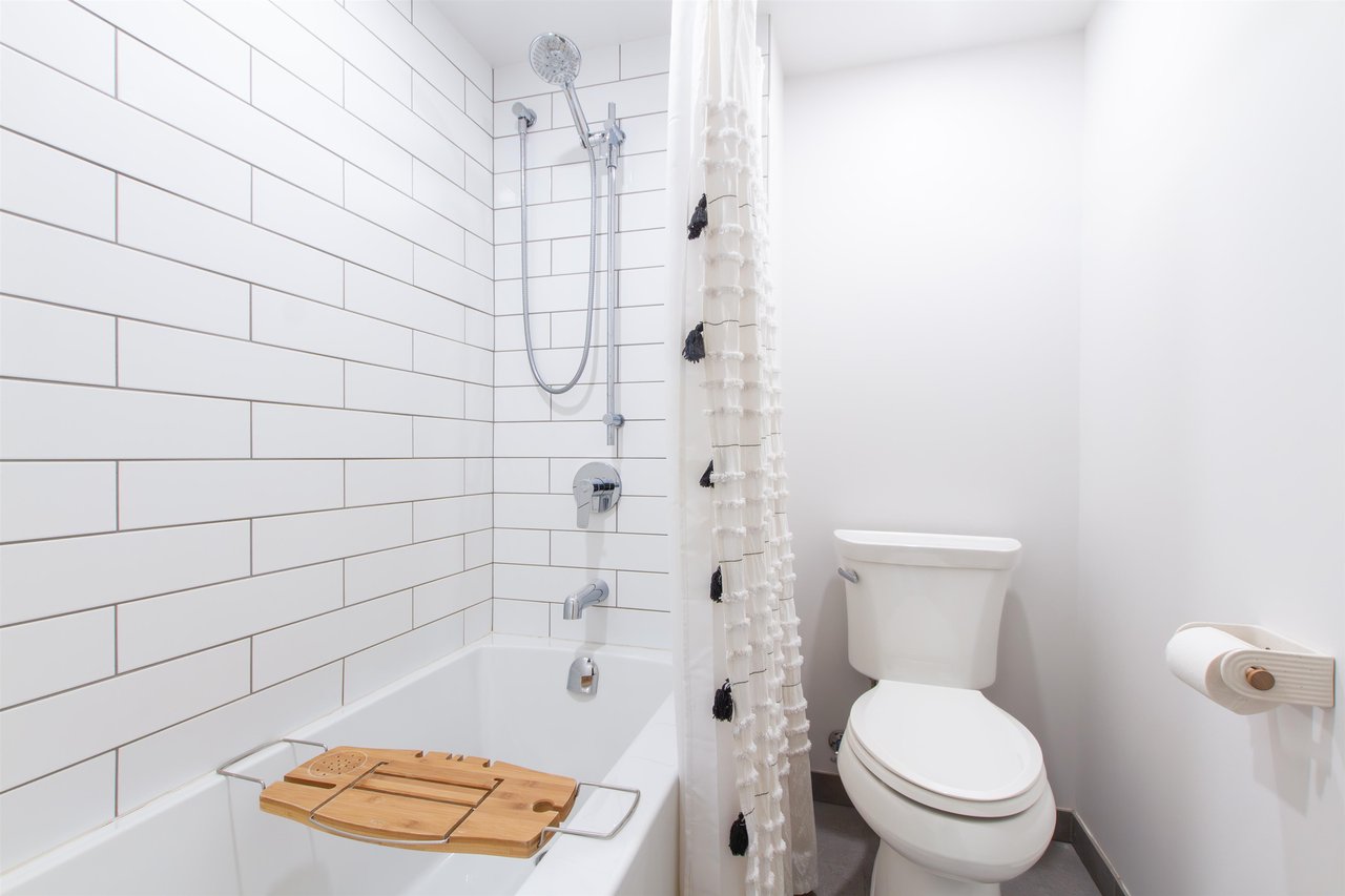 D108-40160 Willow Cres