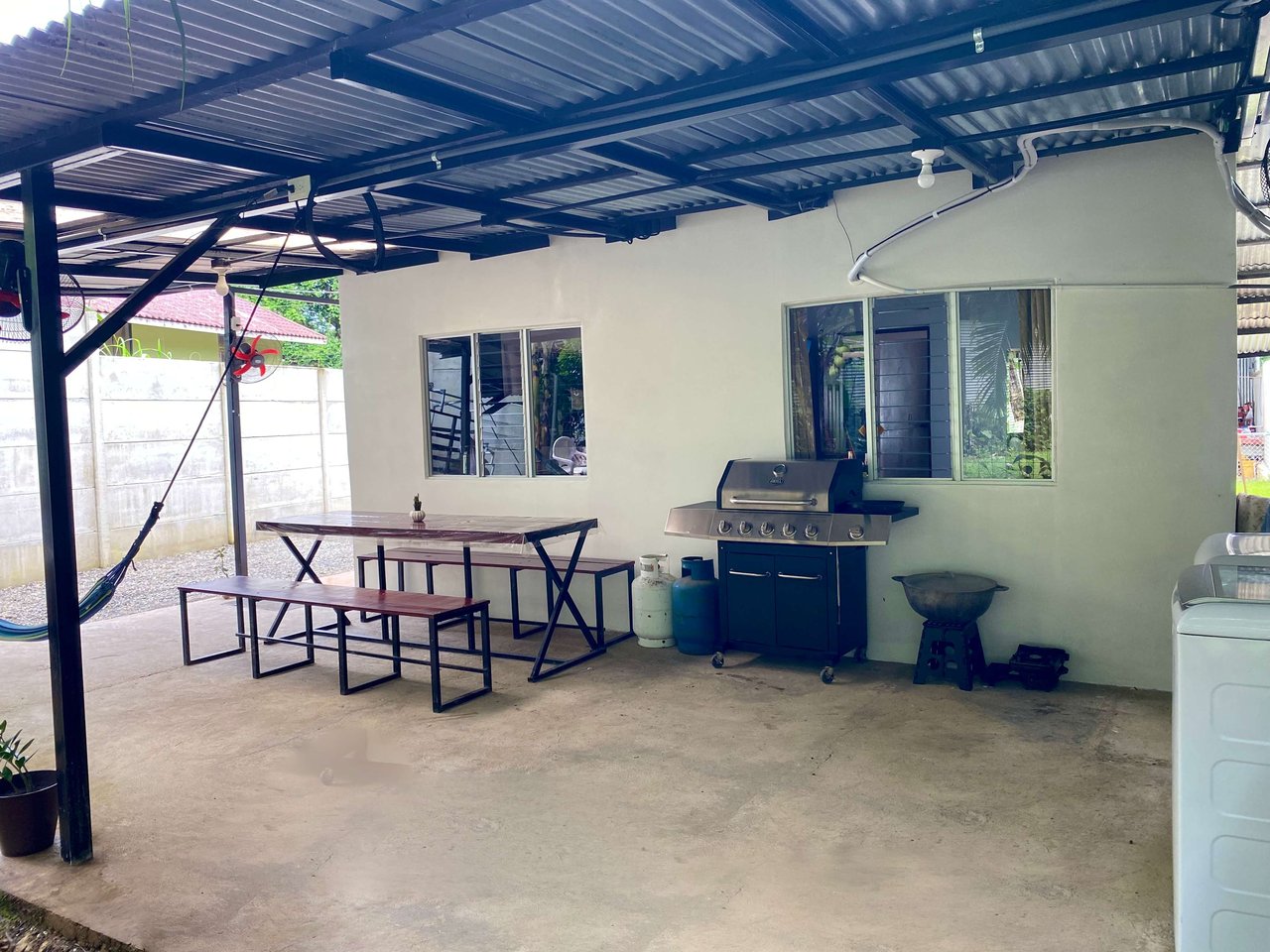 Starter Home with Hobby Shop in Ojochal, Costa Rica. Homeowner Financing Available!!